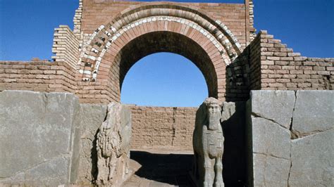 Isil Fighters Bulldoze Ancient Assyrian Palace In Iraq Arts And