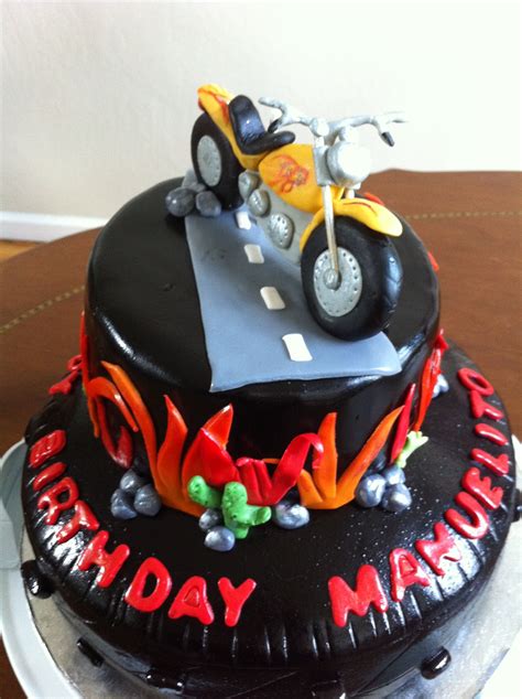 It seems that it's always more difficult to find nice cake designs for boys so here is a few. Motorcycle cake | Cupcake cakes, Bike cakes, Motorcycle cake