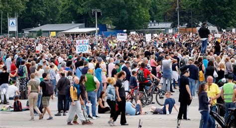 De kerngedachte daarbij is dat het water niet mag komen op plaatsen waar het schade kan aanrichten. Protesten tegen maatregelen in Duitsland, politie grijpt ...