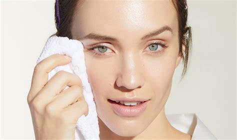 The Best Face Wash For Oily Skin According To Our Editors