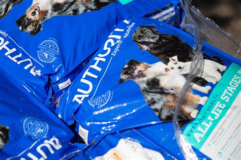 Feeding Northeast Florida Receives 38,000 Pound Pet Food Donation from