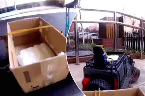 Kereta penyiram air pada batas tanamanmurid diminta melakar cadangan pengubahsuaian pada kereta kawalan jauh menggunakan kreativiti sendiri nCoV : WANITA CHINA BELI MAKANAN GUNA KERETA KAWALAN JAUH