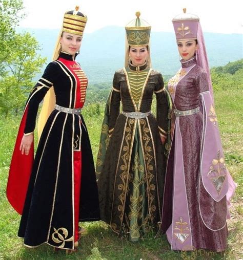 adyghe-traditional-costume-north-caucasus-circassian-women.jpg (599×643) | Traditional outfits ...