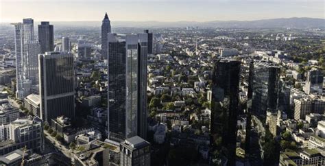 Handlesblatt reported in january that deutsche was planning a $2.2bn bonus pool for 2020. Deutsche Bank kürzt Boni für Investmentbanker - FINANCE ...