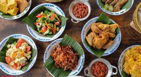 Daftar tempat makan favorit terkenal di seluruh indonesia. 3 Tempat Makan Asyik Dekat The Lodge Maribaya yang Recommended : Okezone Travel