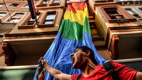 Gay Groups Defy Ban To March In Istanbul Pride