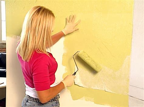 How to paint a wall, this video will show the best technique for painting walls with a roller. Decorative Paint Technique: Crinkle Paper Painting | how ...
