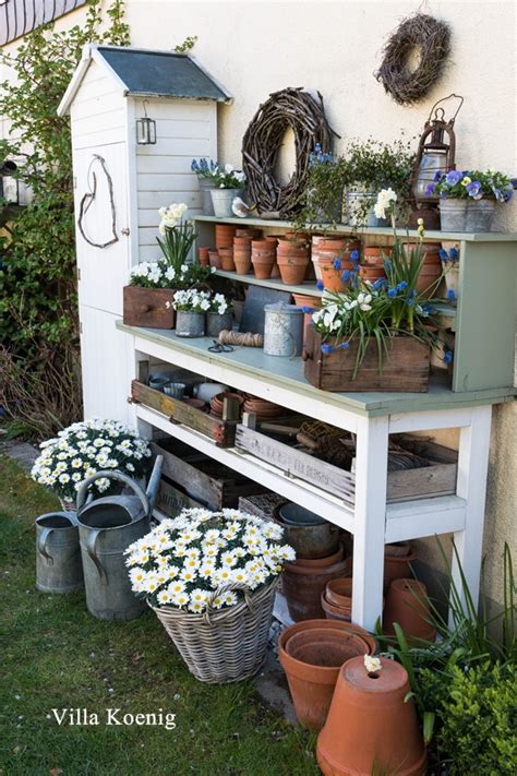 Ein modell im garten sollte ablagen und schubladen für werkzeug haben. Blick auf den DIY Pflanztisch | Villa König