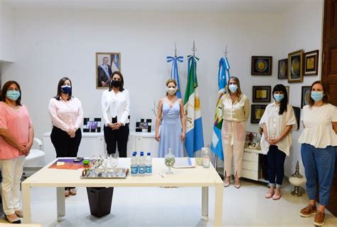 Fabiola yáñez 'posibilitó' la perforación de un pozo de agua en chaco, se leía en el titular, que dejó traslucir esa cuestión con los verbos: Caras | Fabiola Yáñez viajó al Chaco para una importante ...
