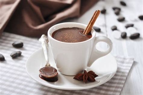 Con solo questi ingredienti possiamo realizzare un preparato perfetto da tenere in dispensa e usare quando più ne. La ricetta della cioccolata in tazza versione classica ...