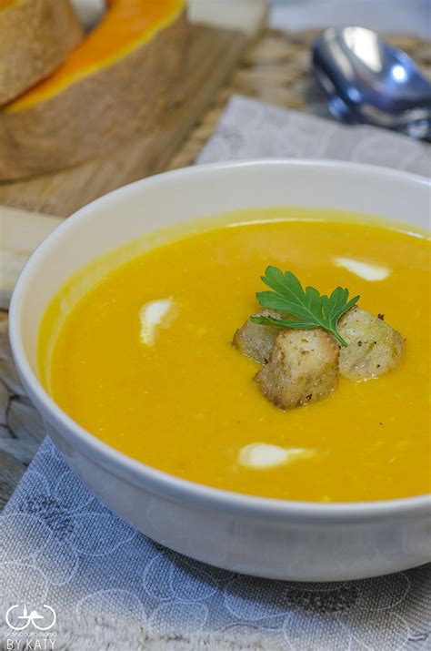 Usando il bimby preparare una vellutata versatile, colorata e soprattutto gustosa sarà. Crema di zucca, ricetta facile veloce | Giorno dopo giorno