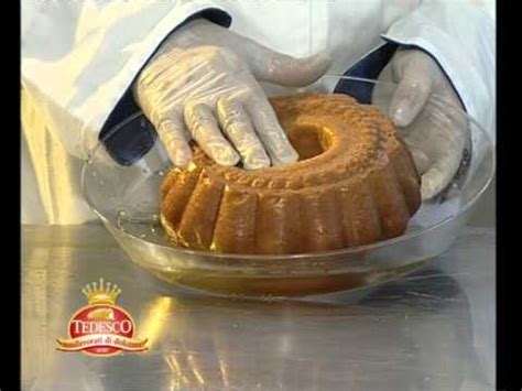 Il babà è un dolce tipico napoletano che si può preparare anche a casa in maniera semplice. Guida su come bagnare una Torta Babà. Fratelli Tedesco ...