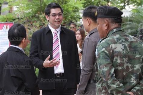 เด็กปี 1 อุเทนถวายถูกแทงตายในสถาบัน รปภ.เผย เข้ามาในสถาบันพร้อมเพื่อน อ้างเป็นเวรเปลี่ยนดอกไม้ไหว้พระวิษณุ ระบุระหว่างเดินเข้าห้องน้ำได้. วิศวะอุเทนถวาย ขอขมา "พระวิษณุกรรม" ปทุมวัน