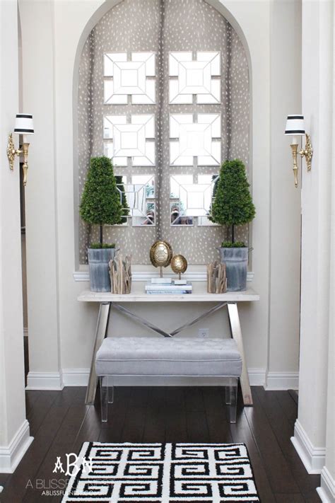 Our entryway collection of furniture and accessories will help you create a warm, welcoming space, while clearing up the clutter that tends to cluster. 25+ Real-life Mudroom and Entryway Decorating Ideas by ...