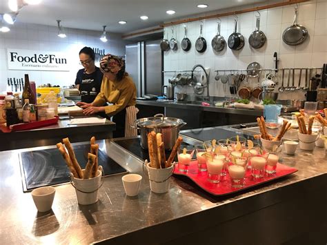 Profesionales de la cocina con conocimientos de cocina exóticas (china, libanesa, mexicana, japonesa, marroquí, indu, thai… ) en ananda tenemos se busca jefe de cocina, para restauracion, y cocineros ayudantes para local de restauracion en la costa de roses.favor de enviar curriculum con. Cocina Japonesa San Valentín