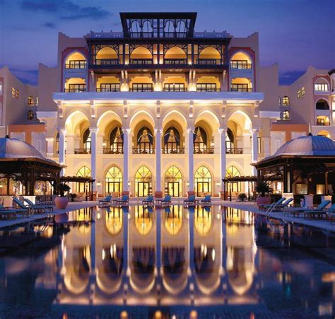 Die verlockende kombination aus luxus, komfort und flair, unsere umfassenden einrichtungen, der hervorragende service und die wunderschönen zimmer hinterlassen einen bleibenden eindruck. Shangri-La Hotel, Qaryat Al Beri - 6-Sterne Hotel, Abu ...