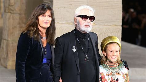 Maybe you would like to learn more about one of these? Karl Lagerfeld: Virginie Viard tritt seine Nachfolge bei ...