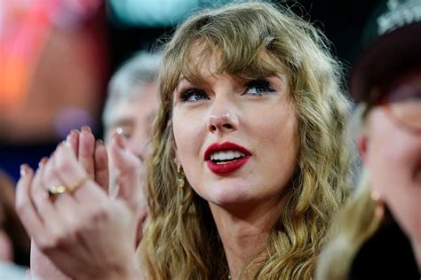 Taylor Swift Threatens Legal Action Against Babe Who Monitored Flights On Her Private Jet