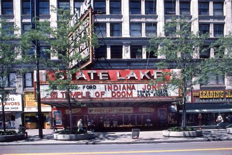 Arvestades asukohta, aadress, kommentaare ja lahtiolekuajad. The last picture show at the State-Lake Theatre | Chicago ...