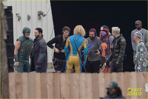 The Suicide Squad Cast Spotted In Costume For Big Group Scene New Photos Photo 4369767