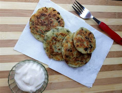 Gently add the potato cakes, 4 or 5 at a time, and cook on both sides until golden brown. Mushroom Stuffed Potato Cakes recipe | Potato recipes ...