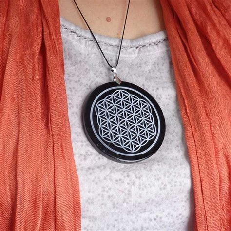 Bijoux Obsidienne gravée Fleur de Vie