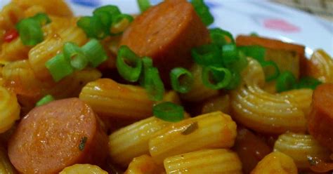 1 peket makaroni 1 peket daging 4 biji bawang merah 2 ulas 3 batang carrot 3 sudu besar 3 sudu besar. periuktanah: Makaroni Goreng