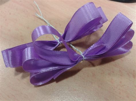 Tissue paper carnation place cards + favors diy. Wedding Diaries: DIY Bunga Telur Crepe Part 2: Ikat Ribbon