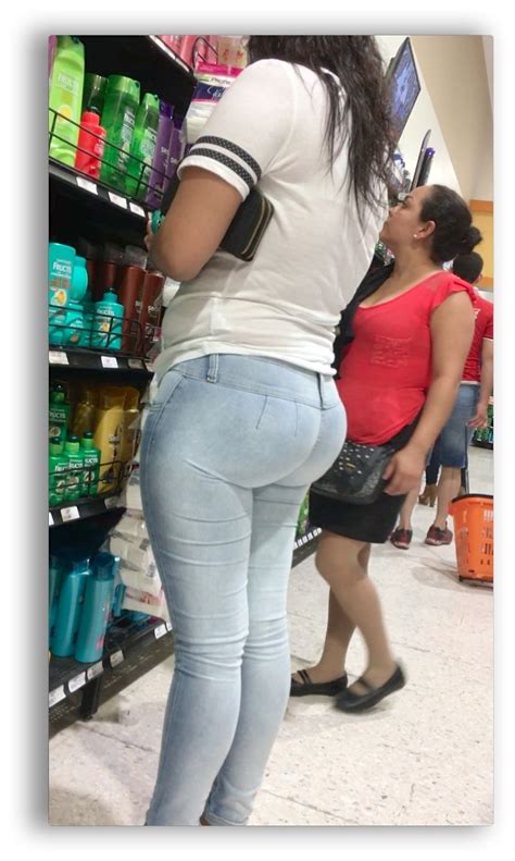 Guapa Morena Usando Pantalon Apretado Ella Tiene Cola Grande Y Redonda