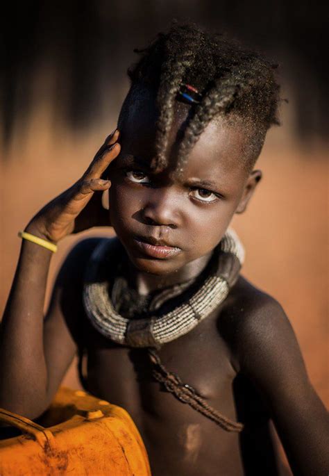 部族のアフリカの少女ポルノ WhitterOnline