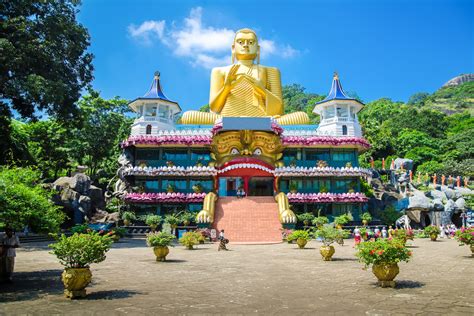 Sri lanka, island country lying in the indian ocean and separated from peninsular india by the palk strait. 5 Fascinating Temples in Sri Lanka by Holiday Genie