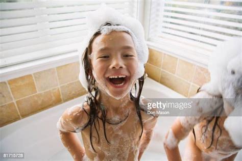Bath Time Girl Photos Et Images De Collection Getty Images