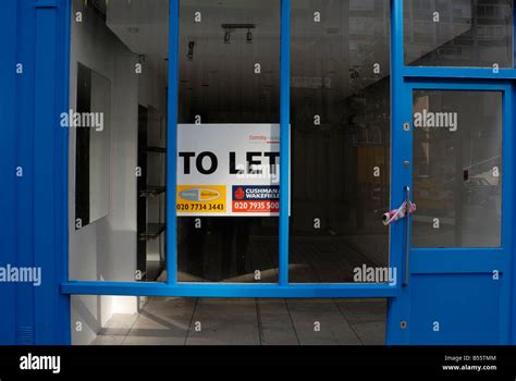 Shop To Let Vacant Retail Unit Stock Photo Alamy