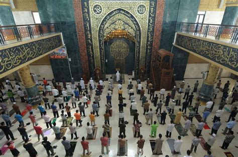 Get islamic prayer time in malaysia. Jakarta mosques host Friday prayers for first time in two ...
