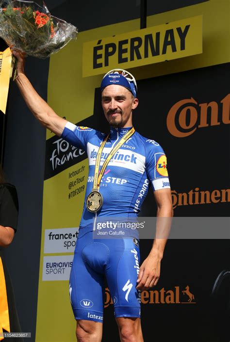 133,867 likes · 3,802 talking about this. Julian Alaphilippe of France and Deceuninck-Quick Step celebrates on... | Coureur cycliste ...
