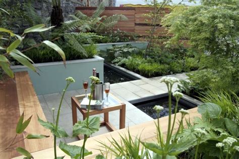 Japanese houses make the most of every bit of garden space, and often have small gardens squeezed a long a narrow pathway, or between two. contemporary small japanese garden design ideas