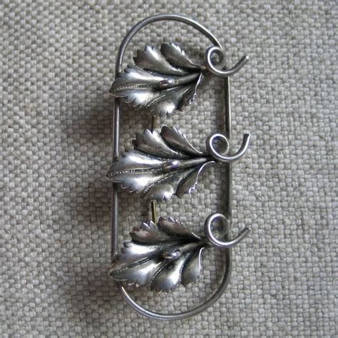 Vintage 1940s Sterling Silver Pin Flower Brooch Gem