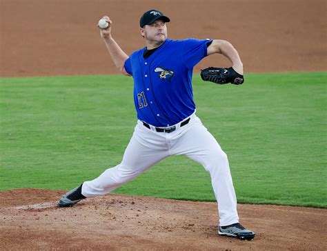 Roger Clemens Leads Team Of Former Mlb Stars In Baseball Tournament