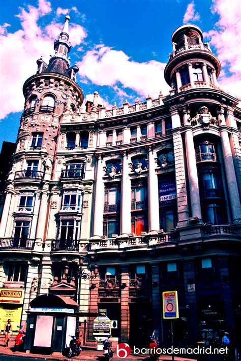 Chaque canal est détachée à son source. ¿No os recuerda a un cuento de hadas?Edificio Tomás ...