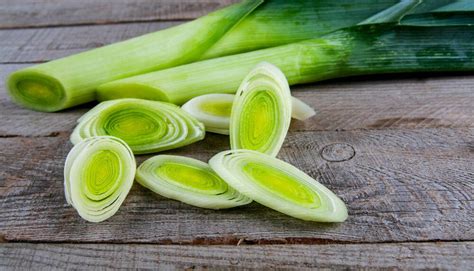 Most microwaves sit somewhere between 600 to 1,200 watts. How to Prepare Leeks the Easy Way | Taste of Home