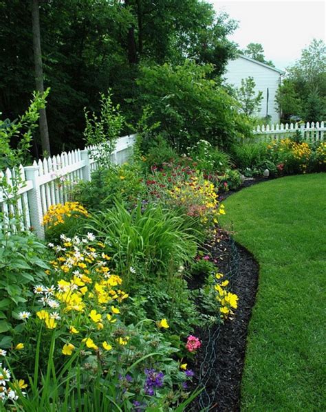 Best 10 Backyard Privacy Fence Landscaping Ideas On A