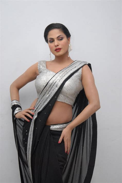 Cap Veena Malik Hot Navel Pics In Spicy Saree Photos