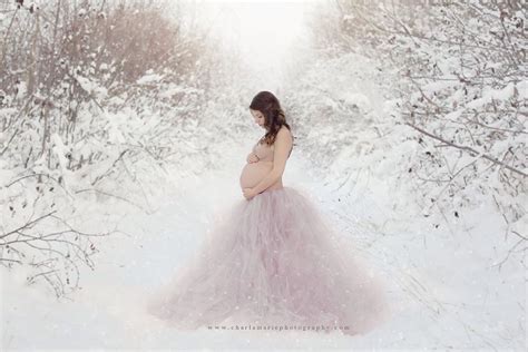 Winter Maternity Photo Session By Winter
