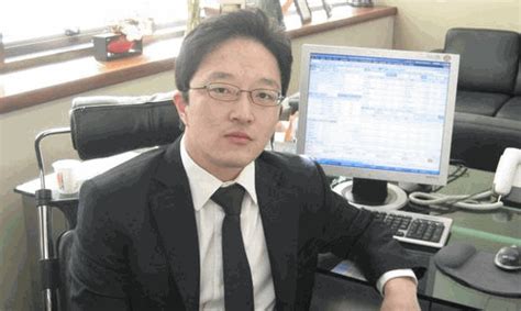 슈퍼개미 김정환 ↓ 출연 문의 및 광고제안 방법 shxjcl1122@gmail.com ↓유튜브로 월 2억 수익올리는 구조 mkyu 커리큘럼 구경. 슈퍼개미 열전①김정환…7000만원으로 120억원 번 비결 | 한경닷컴