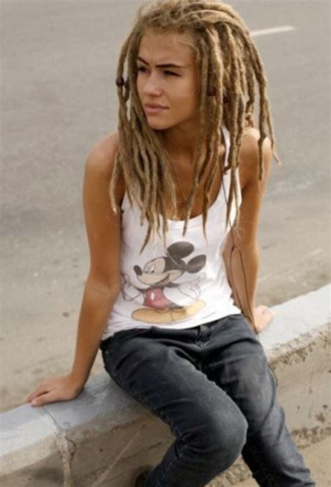 It Is Time To Bring Back The Dreads To Feel Strong And Beautiful Again Dreadlocks Girl