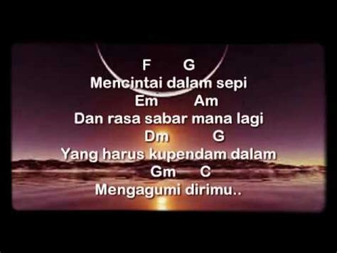 Hak milik pengarang, pengubah, artis / band, penerbit dan label musik yang bersangkutan sperti tercantum diatas.admin hanya memberikan informasi referensi agar anda mengetahui terkait dengan lagu yang. Chord menepi guyon waton cover tri suaka - YouTube