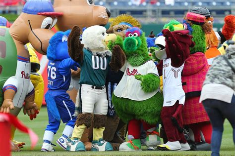 Eagles Mailbag Who Would Win In A Philly Mascot Fight Bleeding