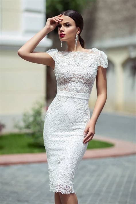 Белое платье футляр на свадьбу (56 фото)