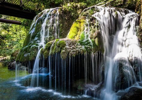 Din șoseaua ce duce la caransebeș, cam la o jumătate de oră după ce am părăsit băile herculane, o cotesc spre stânga, în direcția bozovici. Cascada Bigăr din Caraș-Severin | PLANIADA