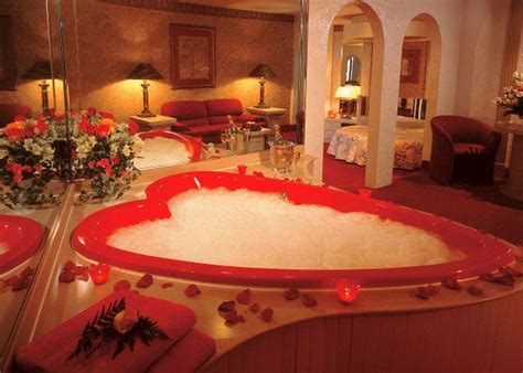 The 6 Best Hot Tubs of 2021 | Romantic bath, Honeymoon suite, Romantic